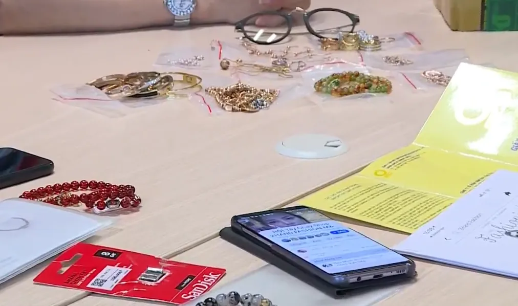 Ham rẻ, cả tin, nhiều người ăn tr&aacute;i đắng khi mua h&agrave;ng qua Facebook - Ảnh 1.