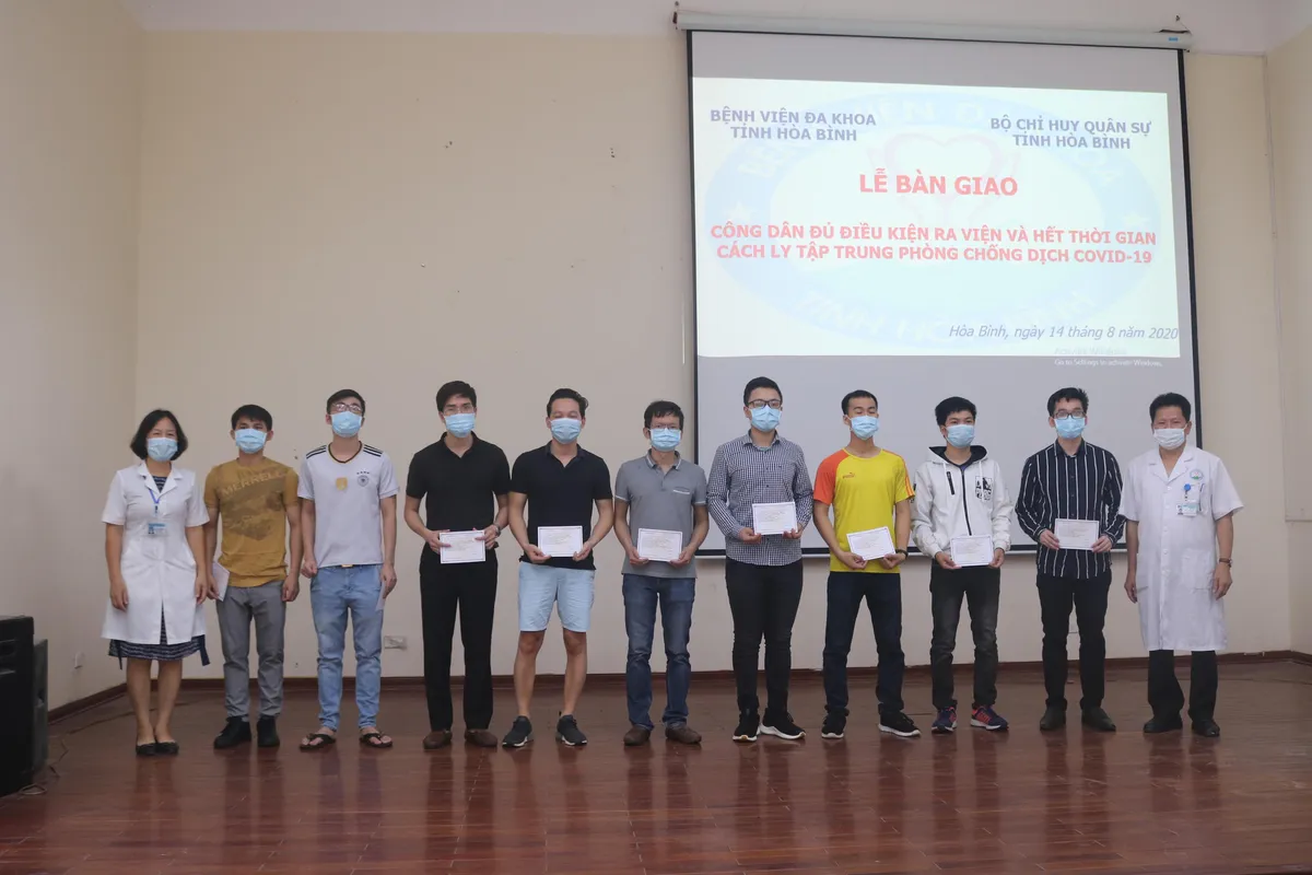 Công bố khỏi bệnh cho 1 bệnh nhân COVID-19 tại Hòa Bình - Ảnh 1. Công bố khỏi bệnh cho 1 bệnh nhân COVID-19 tại Hòa Bình - Ảnh 1.