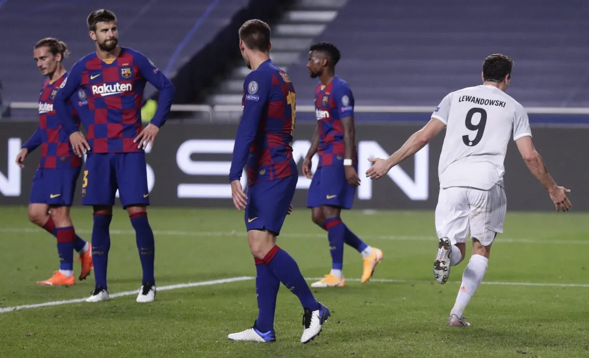 Pique thấy xấu hổ trước trận thua 2-8 của Barca và sẵn sàng chia tay đội bóng - Ảnh 2. Pique thấy xấu hổ trước trận thua 2-8 của Barca và sẵn sàng chia tay đội bóng - Ảnh 2.