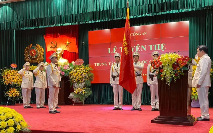 Bộ C&ocirc;ng an ra mắt Trung t&acirc;m dữ liệu quốc gia về d&acirc;n cư - Ảnh 1.