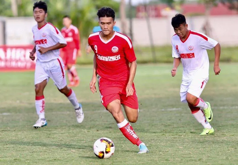HLV Troussier triệu tập 6 học viên PVF lên U19 Việt Nam - Ảnh 1. HLV Troussier triệu tập 6 học viên PVF lên U19 Việt Nam - Ảnh 1.