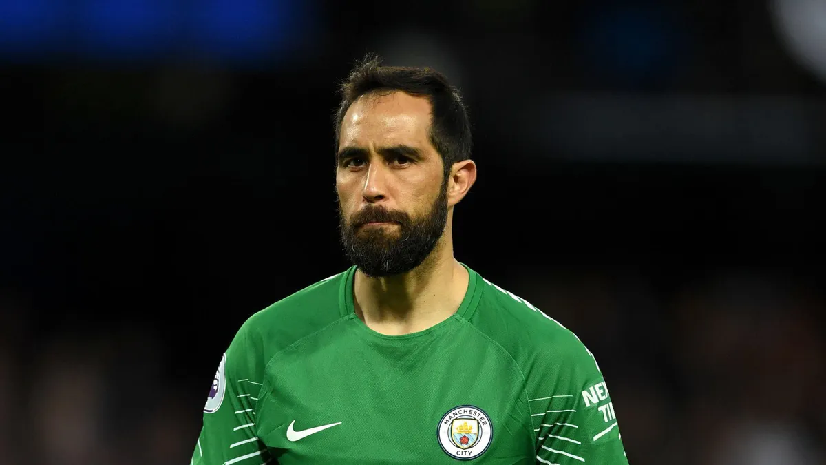 xHbZeK0uQNgLTXhC03eQ_skysports-claudio-bravo-man_4568918