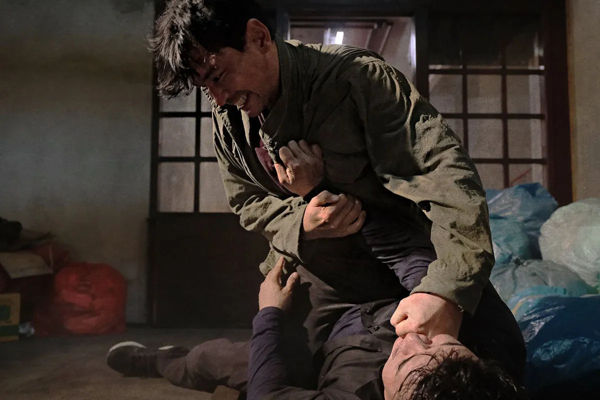 &Aacute;c quỷ đối đầu so&aacute;n ng&ocirc;i Peninsula, trở th&agrave;nh phim đứng đầu doanh thu tại H&agrave;n Quốc m&ugrave;a dịch - Ảnh 3.