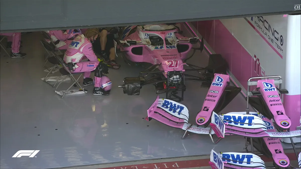 Đua xe F1: Nổ lốp ở vòng đua cuối, Lewis Hamilton vẫn về nhất tại Silverstone - Ảnh 1. Đua xe F1: Nổ lốp ở vòng đua cuối, Lewis Hamilton vẫn về nhất tại Silverstone - Ảnh 1.