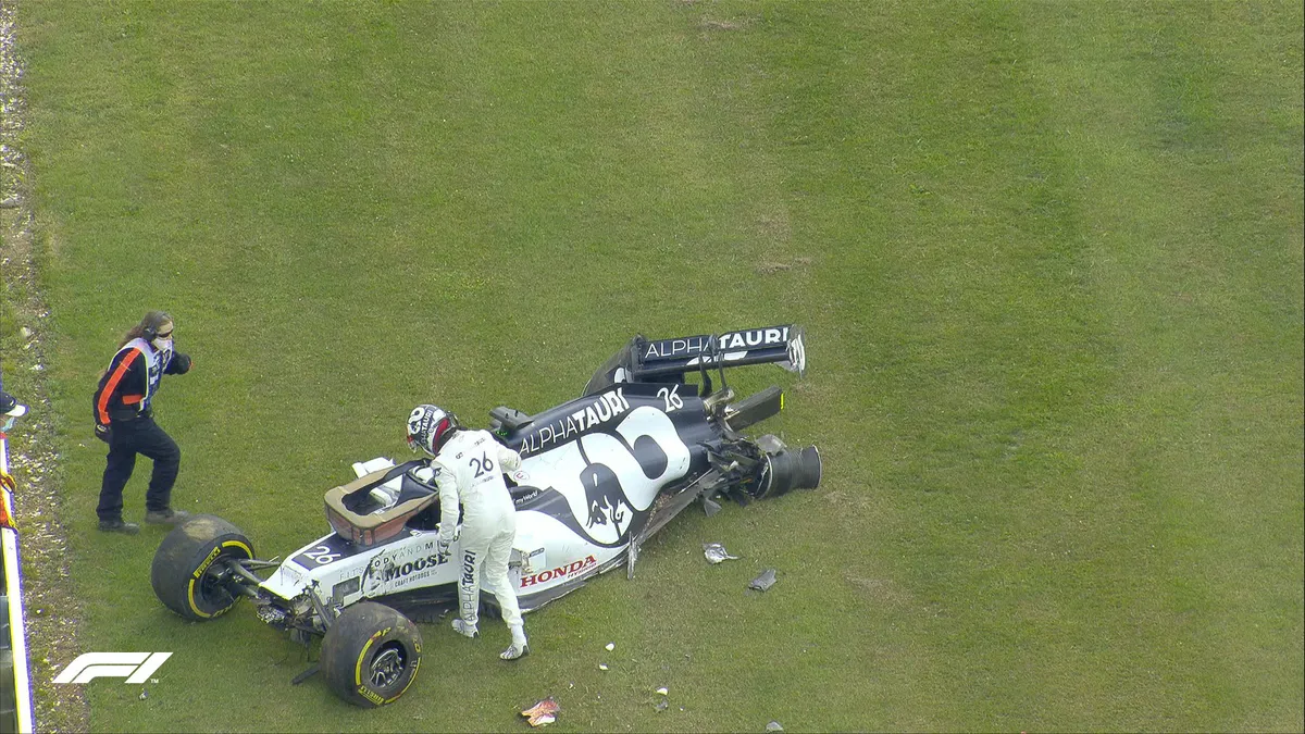 Đua xe F1: Nổ lốp ở vòng đua cuối, Lewis Hamilton vẫn về nhất tại Silverstone - Ảnh 4. Đua xe F1: Nổ lốp ở vòng đua cuối, Lewis Hamilton vẫn về nhất tại Silverstone - Ảnh 4.