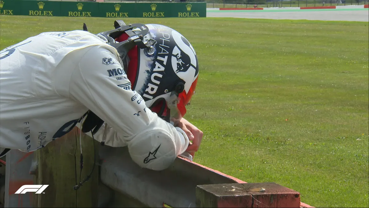 Đua xe F1: Nổ lốp ở vòng đua cuối, Lewis Hamilton vẫn về nhất tại Silverstone - Ảnh 3. Đua xe F1: Nổ lốp ở vòng đua cuối, Lewis Hamilton vẫn về nhất tại Silverstone - Ảnh 3.