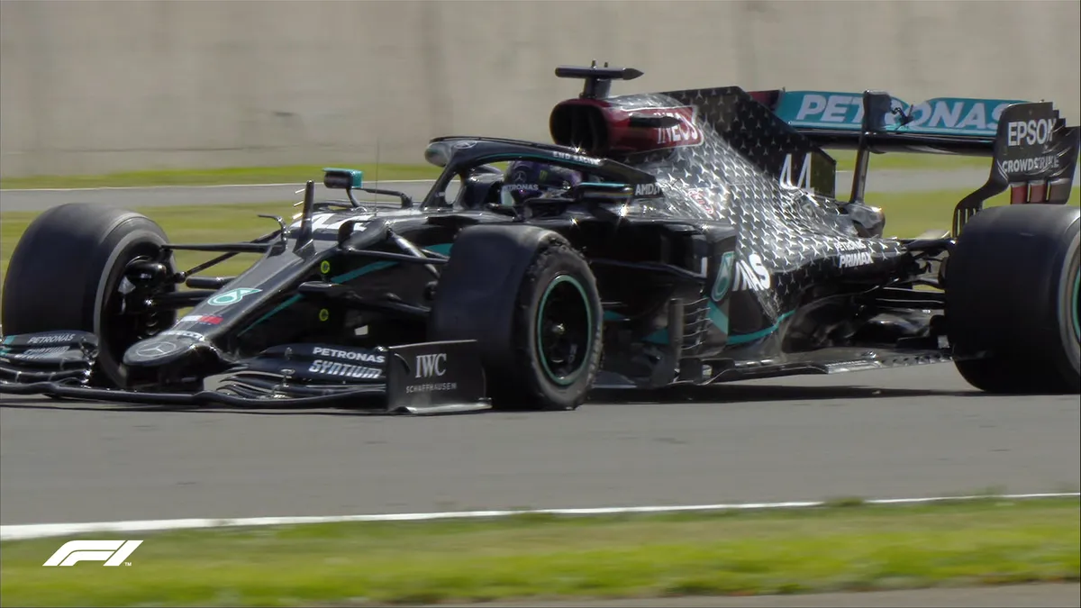 Đua xe F1: Nổ lốp ở vòng đua cuối, Lewis Hamilton vẫn về nhất tại Silverstone - Ảnh 7. Đua xe F1: Nổ lốp ở vòng đua cuối, Lewis Hamilton vẫn về nhất tại Silverstone - Ảnh 7.