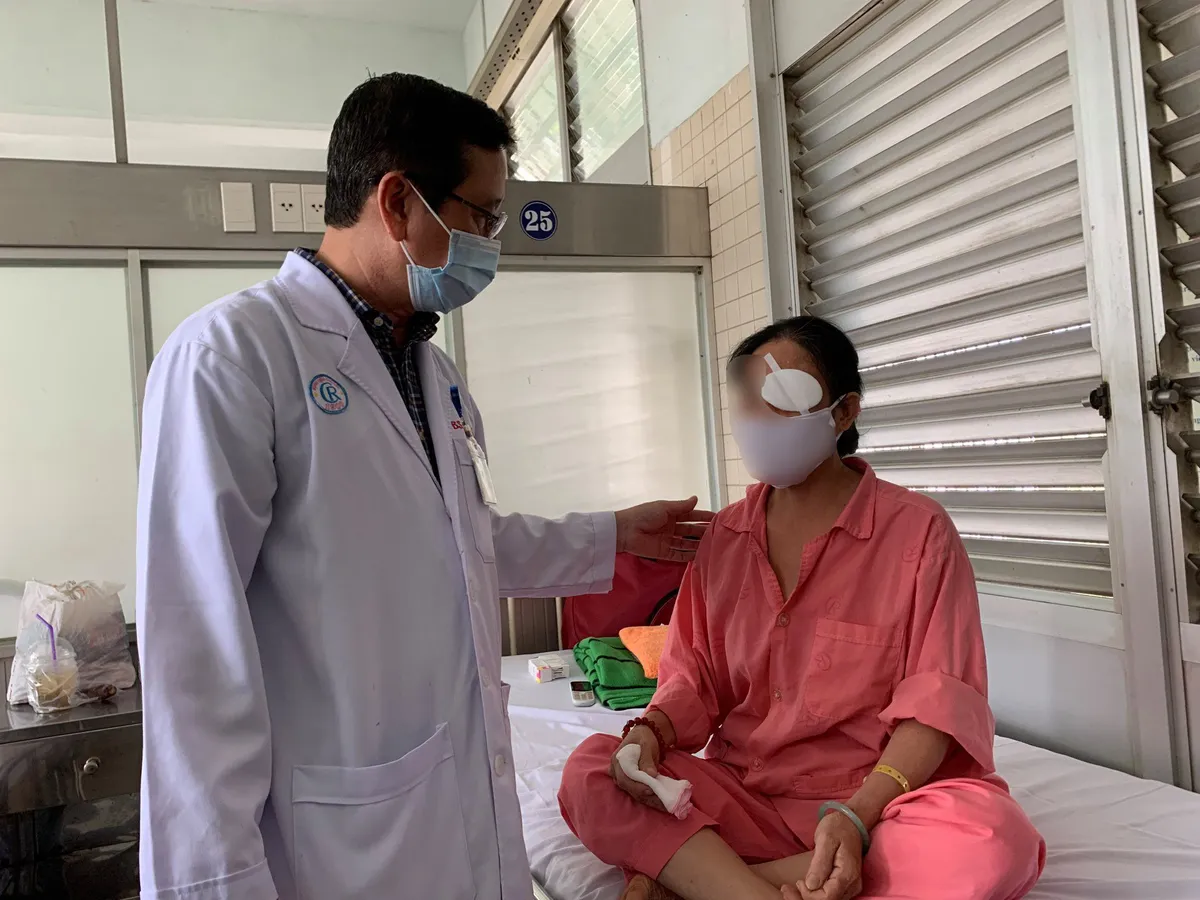Ra đi vì tai nạn lao động, gửi đôi mắt cho hai người phụ nữ - Ảnh 1. Ra đi vì tai nạn lao động, gửi đôi mắt cho hai người phụ nữ - Ảnh 1.