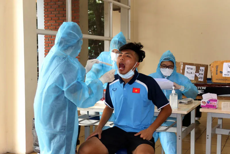 U19 Việt Nam hội quân, thực hiện xét nghiệm phòng chống COVID-19 đầy đủ - Ảnh 11. U19 Việt Nam hội quân, thực hiện xét nghiệm phòng chống COVID-19 đầy đủ - Ảnh 11.