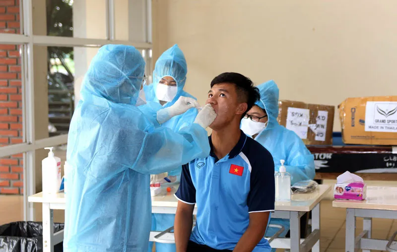 U19 Việt Nam hội quân, thực hiện xét nghiệm phòng chống COVID-19 đầy đủ - Ảnh 6. U19 Việt Nam hội quân, thực hiện xét nghiệm phòng chống COVID-19 đầy đủ - Ảnh 6.