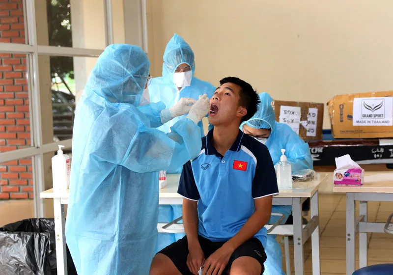 U19 Việt Nam hội quân, thực hiện xét nghiệm phòng chống COVID-19 đầy đủ - Ảnh 7. U19 Việt Nam hội quân, thực hiện xét nghiệm phòng chống COVID-19 đầy đủ - Ảnh 7.