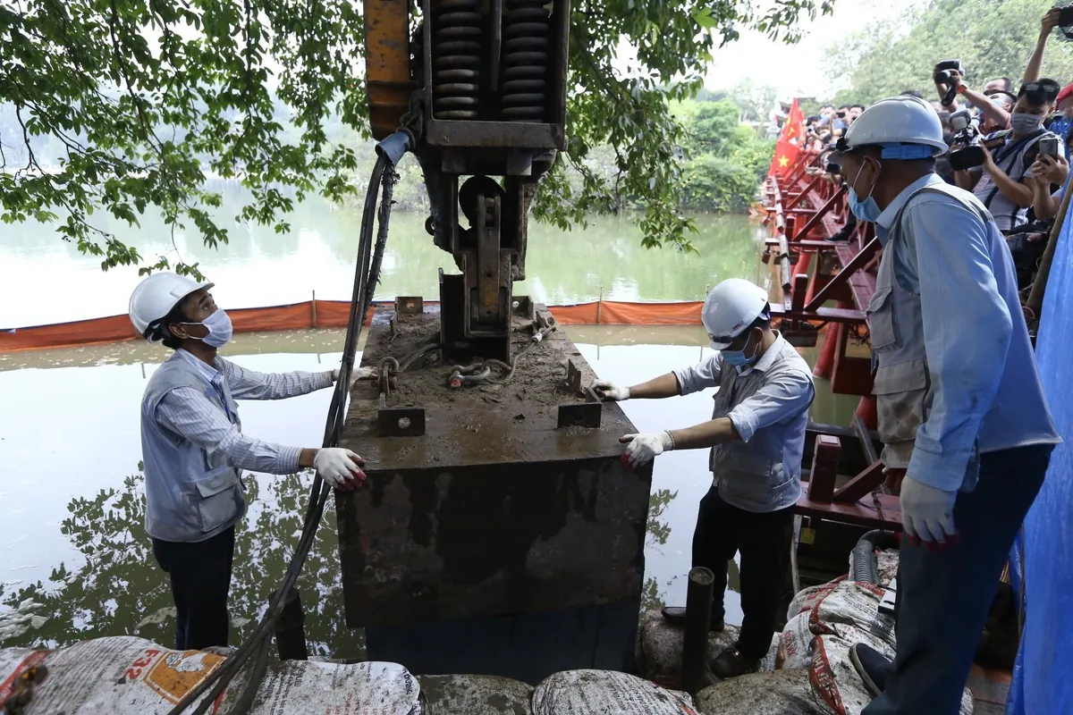 Hoàn thành công trình kè hồ Hoàn Kiếm sau 65 ngày thi công - Ảnh 5.
