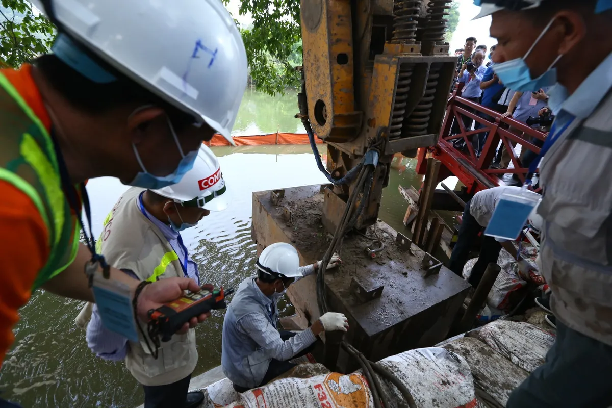 Hoàn thành công trình kè hồ Hoàn Kiếm sau 65 ngày thi công - Ảnh 4.