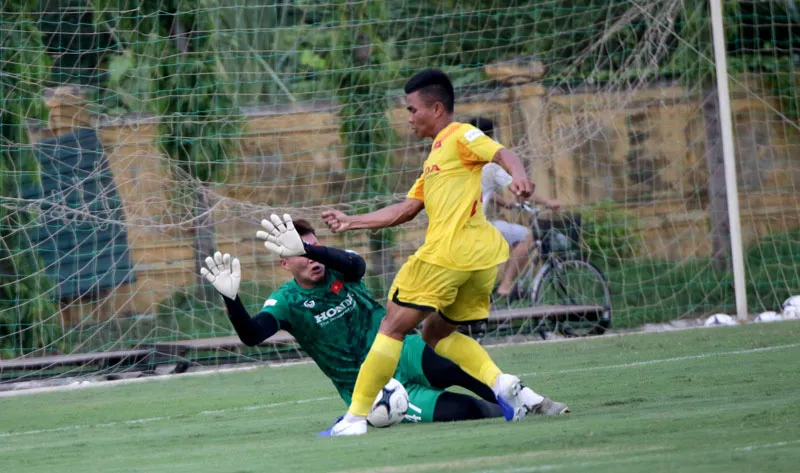 U22 Việt Nam nỗ lực thể hiện khả năng trong buổi đấu tập đầu tiên - Ảnh 3. U22 Việt Nam nỗ lực thể hiện khả năng trong buổi đấu tập đầu tiên - Ảnh 3.
