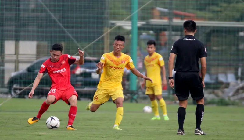 U22 Việt Nam nỗ lực thể hiện khả năng trong buổi đấu tập đầu tiên - Ảnh 6. U22 Việt Nam nỗ lực thể hiện khả năng trong buổi đấu tập đầu tiên - Ảnh 6.