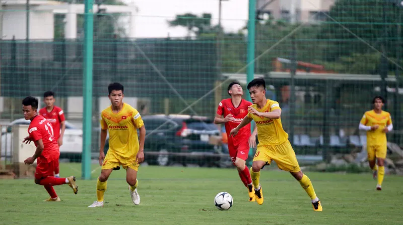 U22 Việt Nam nỗ lực thể hiện khả năng trong buổi đấu tập đầu tiên - Ảnh 7. U22 Việt Nam nỗ lực thể hiện khả năng trong buổi đấu tập đầu tiên - Ảnh 7.