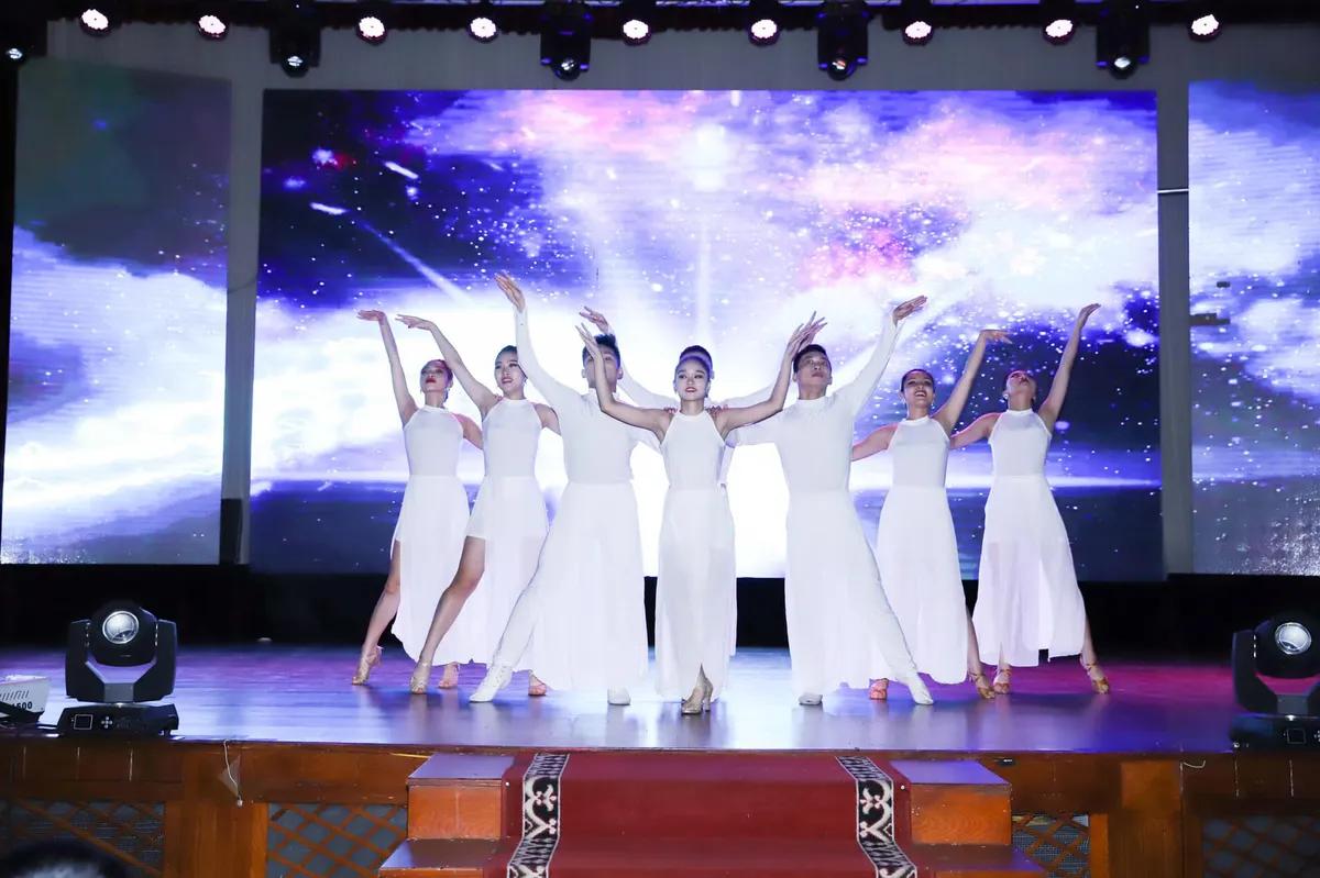 Nghệ sĩ m&uacute;a tự do lao đao m&ugrave;a dịch COVID-19 - Ảnh 12.