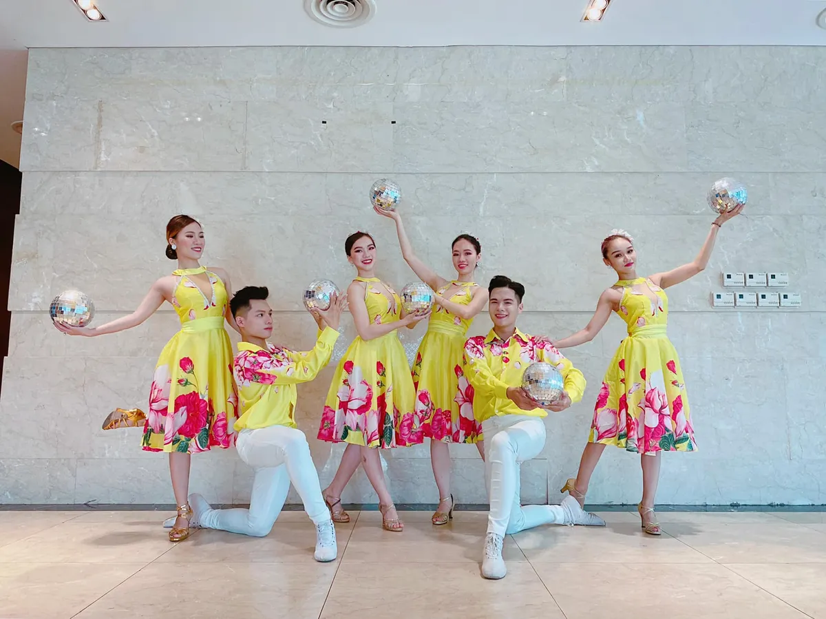 Nghệ sĩ m&uacute;a tự do lao đao m&ugrave;a dịch COVID-19 - Ảnh 10.