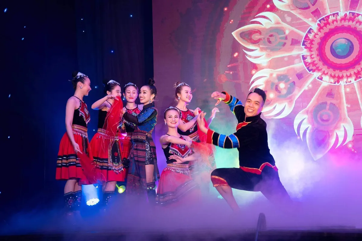 Nghệ sĩ m&uacute;a tự do lao đao m&ugrave;a dịch COVID-19 - Ảnh 5.