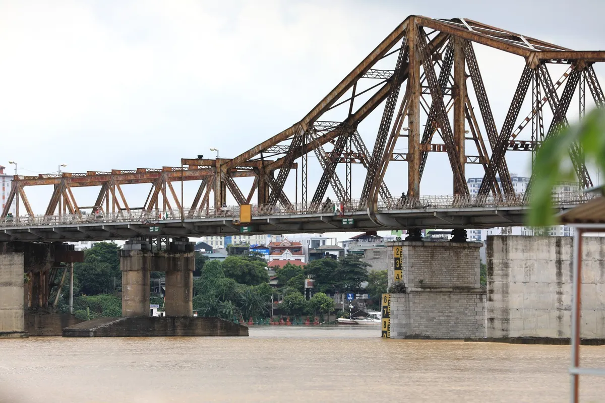 Mực nước sông Hồng lên nhanh, nguy cơ ngập lụt vùng trũng và bãi bồi - Ảnh 3.