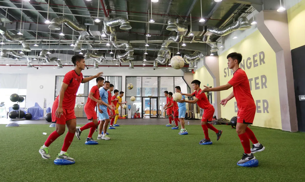 HLV Philippe Troussier khẳng định tiêu chí lựa chọn cầu thủ cho ĐT U19 Việt Nam - Ảnh 1. HLV Philippe Troussier khẳng định tiêu chí lựa chọn cầu thủ cho ĐT U19 Việt Nam - Ảnh 1.