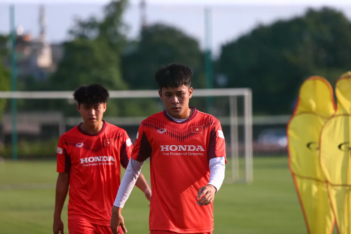 U22 Việt Nam: Tiền đạo Lê Minh Bình xác định yếu tố quan trọng nhất để ghi điểm với thầy Park - Ảnh 1. U22 Việt Nam: Tiền đạo Lê Minh Bình xác định yếu tố quan trọng nhất để ghi điểm với thầy Park - Ảnh 1.