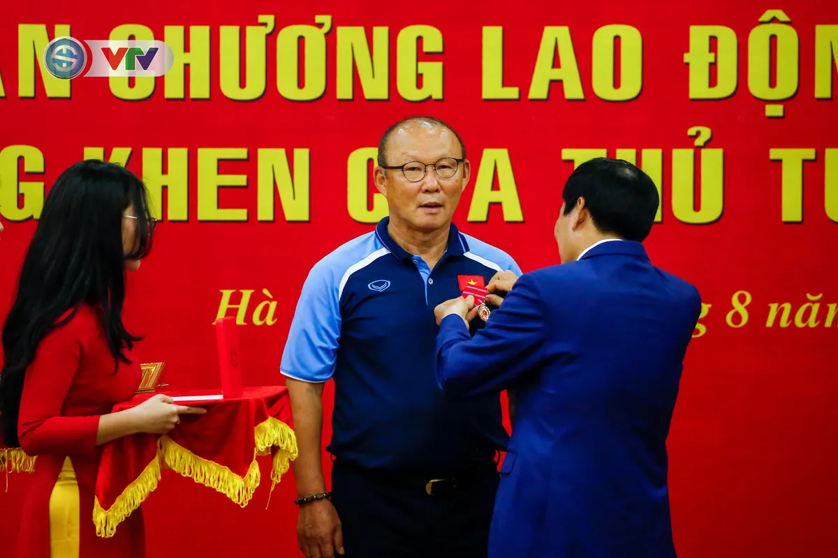 HLV Park Hang Seo: Xin chân thành cảm ơn nhân dân Việt Nam - Ảnh 1. HLV Park Hang Seo: Xin chân thành cảm ơn nhân dân Việt Nam - Ảnh 1.
