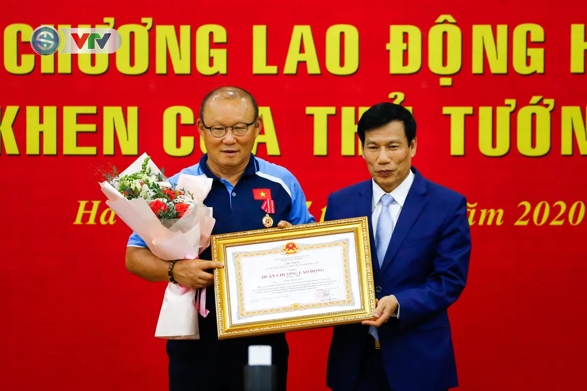 HLV Park Hang Seo: Xin chân thành cảm ơn nhân dân Việt Nam - Ảnh 2. HLV Park Hang Seo: Xin chân thành cảm ơn nhân dân Việt Nam - Ảnh 2.