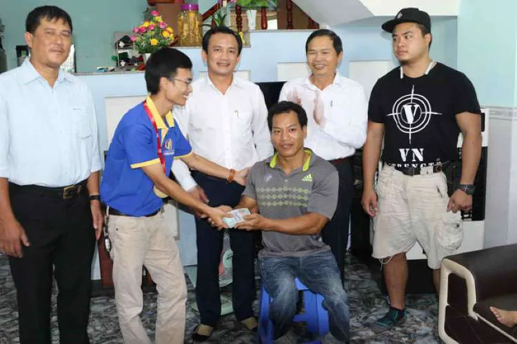 Lực sỹ khuyết tật Lê Văn Công: Bán huy chương, trồng ngô gửi tặng đồng đội - Ảnh 1. Lực sỹ khuyết tật Lê Văn Công: Bán huy chương, trồng ngô gửi tặng đồng đội - Ảnh 1.