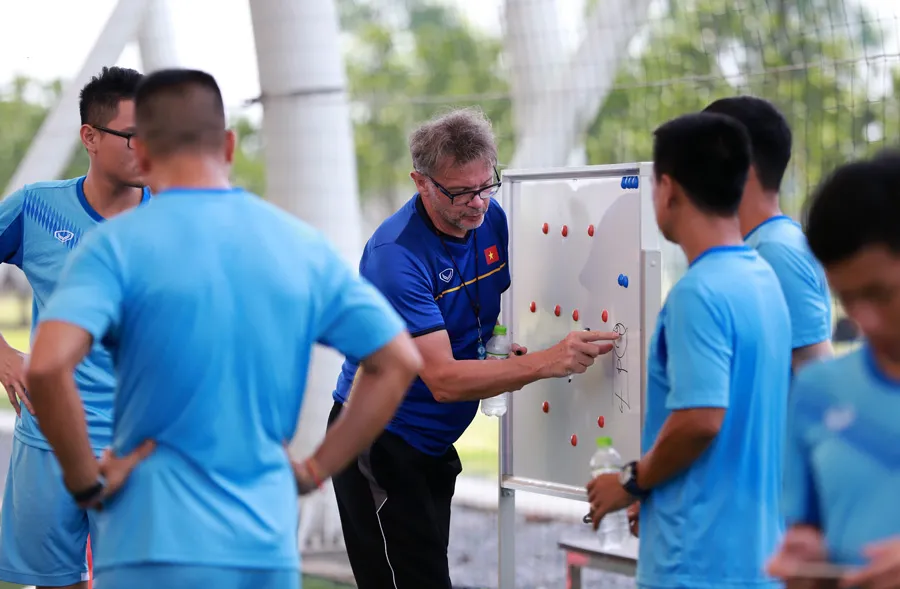 ĐT U19 Việt Nam kết thúc đợt luyện quân lần thứ 3, HLV Philippe Troussier ghi nhận sự nỗ lực của các cầu thủ - Ảnh 2. ĐT U19 Việt Nam kết thúc đợt luyện quân lần thứ 3, HLV Philippe Troussier ghi nhận sự nỗ lực của các cầu thủ - Ảnh 2.