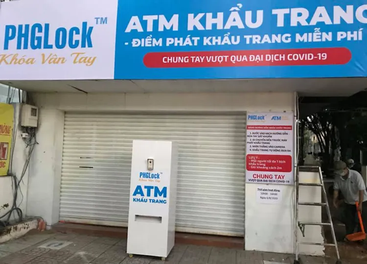 ATM khẩu trang miễn phí cho người dân TP.HCM - Ảnh 1.