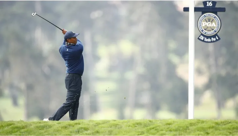 Điểm nhấn v&ograve;ng 1 PGA Championship 2020: Tiger Woods khởi đầu mạnh mẽ, Dechambeau l&agrave;m g&atilde;y gậy - Ảnh 3.