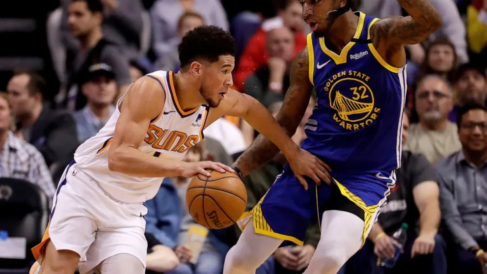 Draymond Green c&oacute; thể bị phạt v&igrave; l&ocirc;i k&eacute;o cầu thủ đối phương - Ảnh 1.