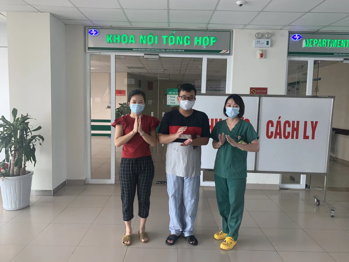Bệnh nhân giao pizza mắc COVID-19 từng tổn thương phổi 70% khỏi bệnh - Ảnh 1.