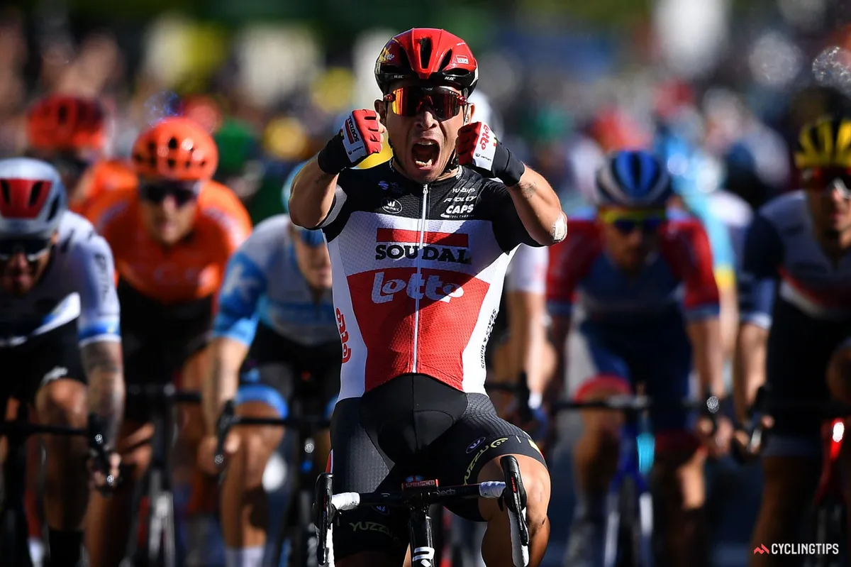 Julian Alaphilippe tiếp tục giữ áo vàng sau chặng 3 Tour de France - Ảnh 1. Julian Alaphilippe tiếp tục giữ áo vàng sau chặng 3 Tour de France - Ảnh 1.