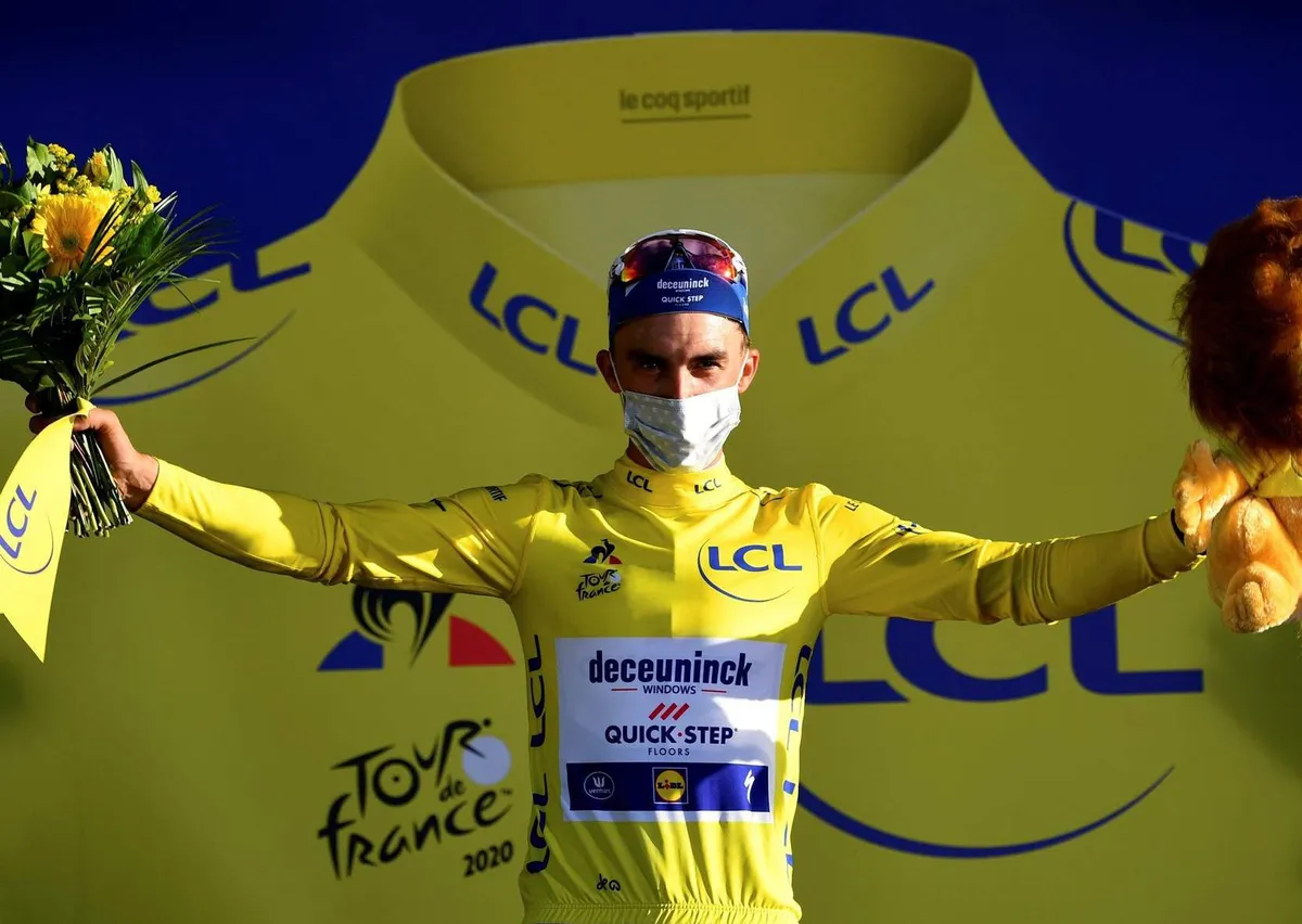 Julian Alaphilippe tiếp tục giữ áo vàng sau chặng 3 Tour de France - Ảnh 2. Julian Alaphilippe tiếp tục giữ áo vàng sau chặng 3 Tour de France - Ảnh 2.
