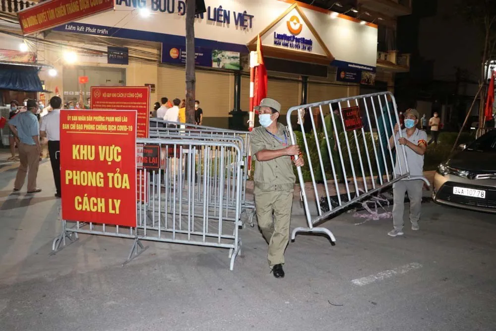 Niềm vui vỡ òa sau 28 ngày phong tỏa khu vực nhà hàng Thế giới bò tươi - Ảnh 1.