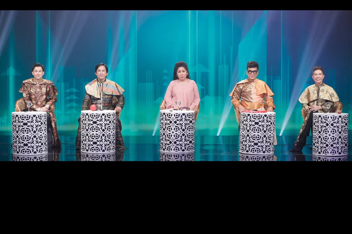 Chạm ngưỡng tuổi 60, nữ ca sĩ g&acirc;y bất ngờ với bước nhảy đi&ecirc;u luyện - Ảnh 4.