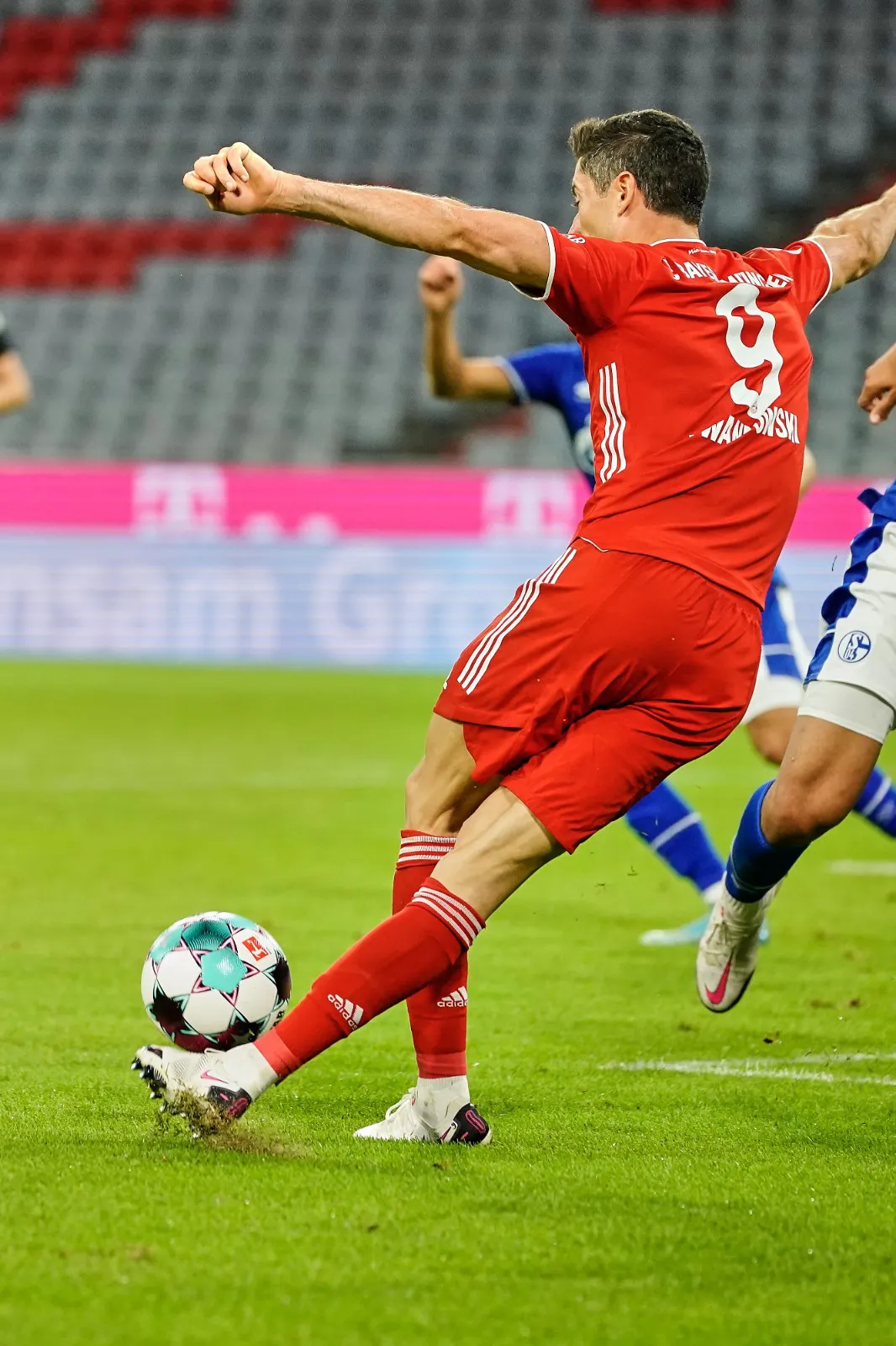 Bayern Munich 8-0 Schalke: Khởi đầu ấn tượng! (V&ograve;ng 1 Bundesliga 2020-21) - Ảnh 3.