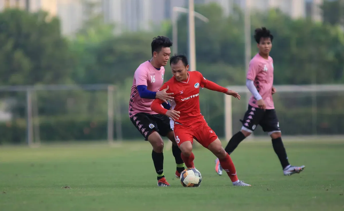 CLB Viettel 1-3 CLB Hà Nội: Văn Hậu trở lại, Thành Chung tỏa sáng trong vai trò mới - Ảnh 1. CLB Viettel 1-3 CLB Hà Nội: Văn Hậu trở lại, Thành Chung tỏa sáng trong vai trò mới - Ảnh 1.