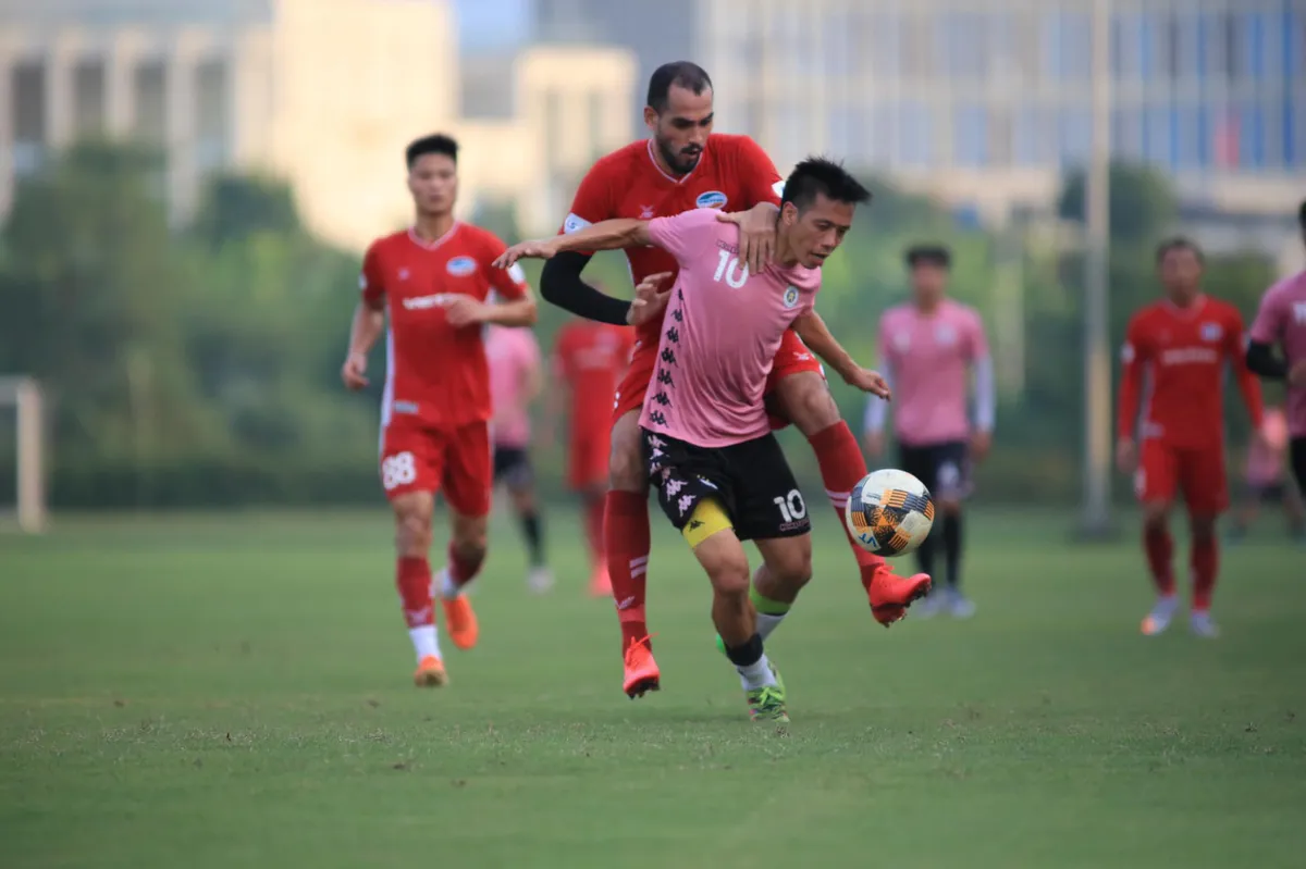 CLB Viettel 1-3 CLB Hà Nội: Văn Hậu trở lại, Thành Chung tỏa sáng trong vai trò mới - Ảnh 4. CLB Viettel 1-3 CLB Hà Nội: Văn Hậu trở lại, Thành Chung tỏa sáng trong vai trò mới - Ảnh 4.