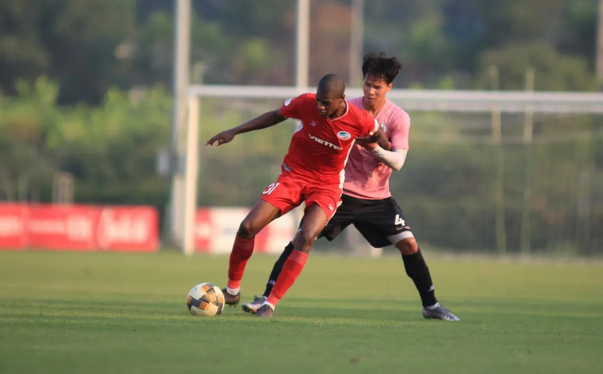 CLB Viettel 1-3 CLB Hà Nội: Văn Hậu trở lại, Thành Chung tỏa sáng trong vai trò mới - Ảnh 3. CLB Viettel 1-3 CLB Hà Nội: Văn Hậu trở lại, Thành Chung tỏa sáng trong vai trò mới - Ảnh 3.