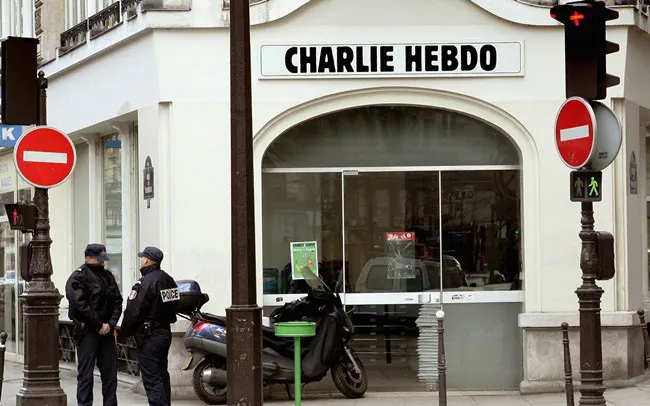 Pháp xét xử 14 nghi phạm vụ khủng bố tòa soạn báo Charlie Hebdo năm 2015 - Ảnh 1.