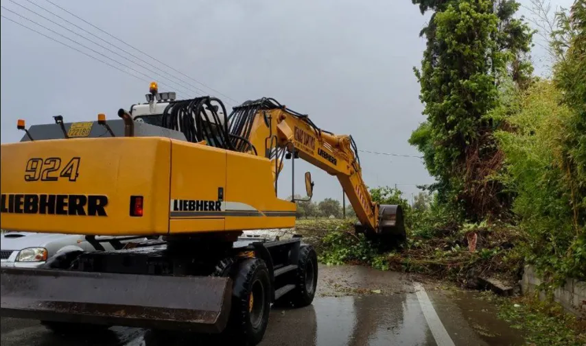 Bão Ianos đổ bộ Hy Lạp, 2 người thiệt mạng - Ảnh 2.