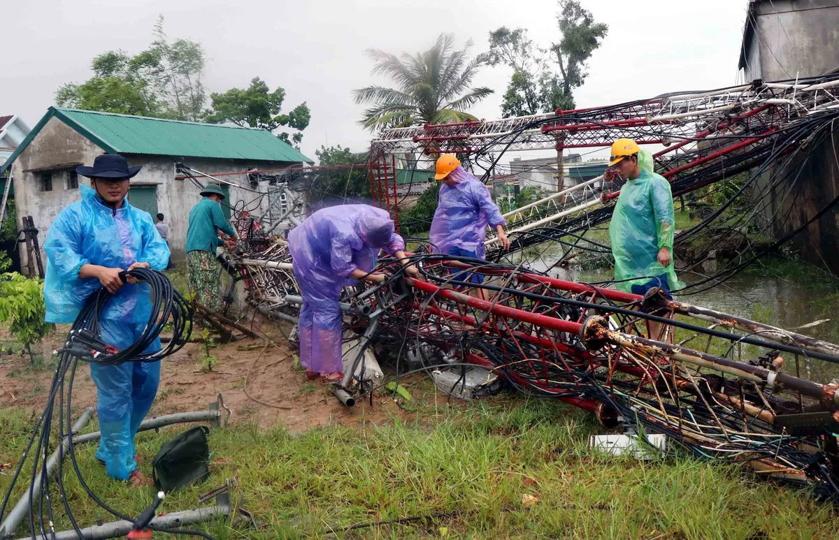 Phó Thủ tướng yêu cầu tập trung khắc phục hậu quả bão số 5 và ứng phó với mưa lũ - Ảnh 3.