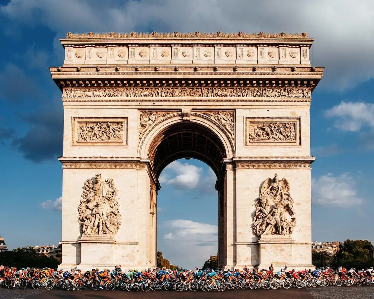 Sam Bennett về nhất chặng 21 Tour de France 2020 - Ảnh 1. Sam Bennett về nhất chặng 21 Tour de France 2020 - Ảnh 1.