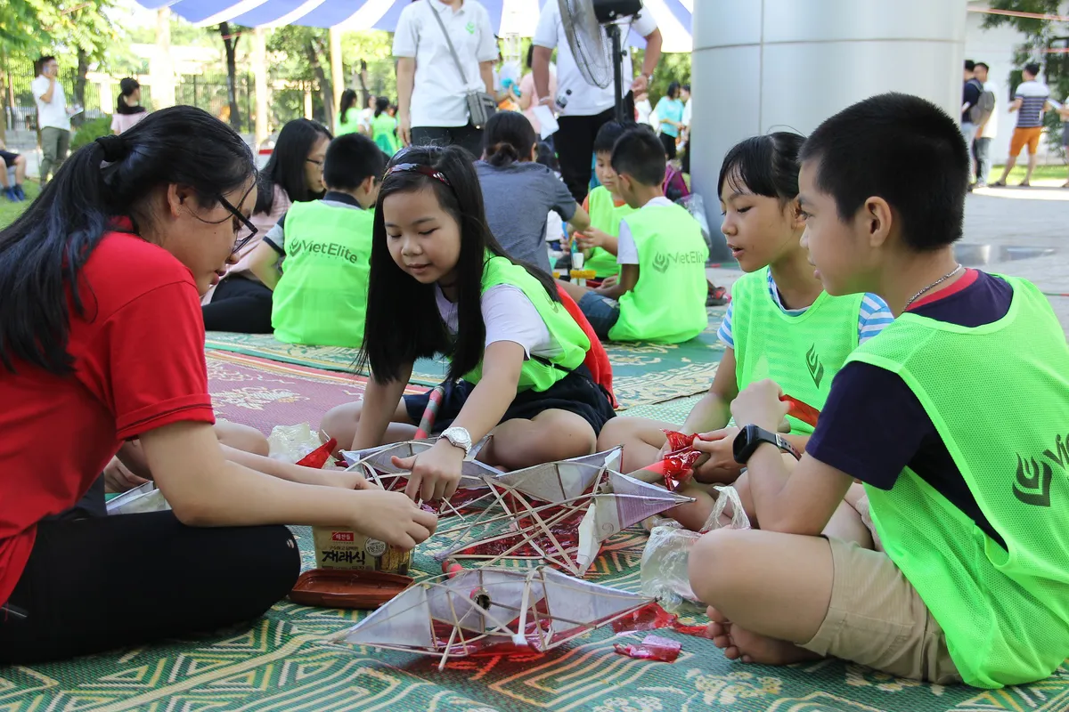 Trở về mùa trăng tuổi thơ với chương trình Người giữ lửa Trung thu - Ảnh 1.