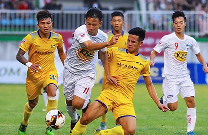 Sân Vinh mở cửa tự do 3 khán đài trong trận gặp HAGL - Ảnh 1. Sân Vinh mở cửa tự do 3 khán đài trong trận gặp HAGL - Ảnh 1.