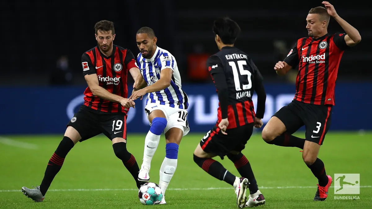 Giành 3 điểm trước Hertha Berlin, Frankfurt vượt mặt Bayern, Dortmund để dẫn đầu Bundesliga - Ảnh 2. Giành 3 điểm trước Hertha Berlin, Frankfurt vượt mặt Bayern, Dortmund để dẫn đầu Bundesliga - Ảnh 2.