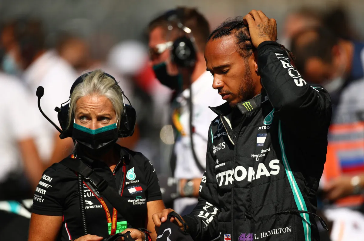 Vì sao Lewis Hamilton bị phạt 10 giây tại GP Nga? - Ảnh 4. Vì sao Lewis Hamilton bị phạt 10 giây tại GP Nga? - Ảnh 4.